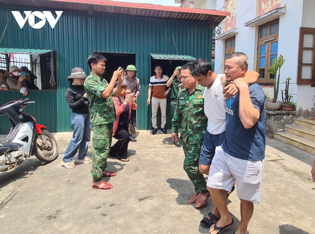 Hơn 300 người cùng tìm kiếm ngư dân mất tích ở Quảng Bình